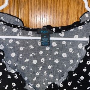 Low cut floral long sleeve blouse